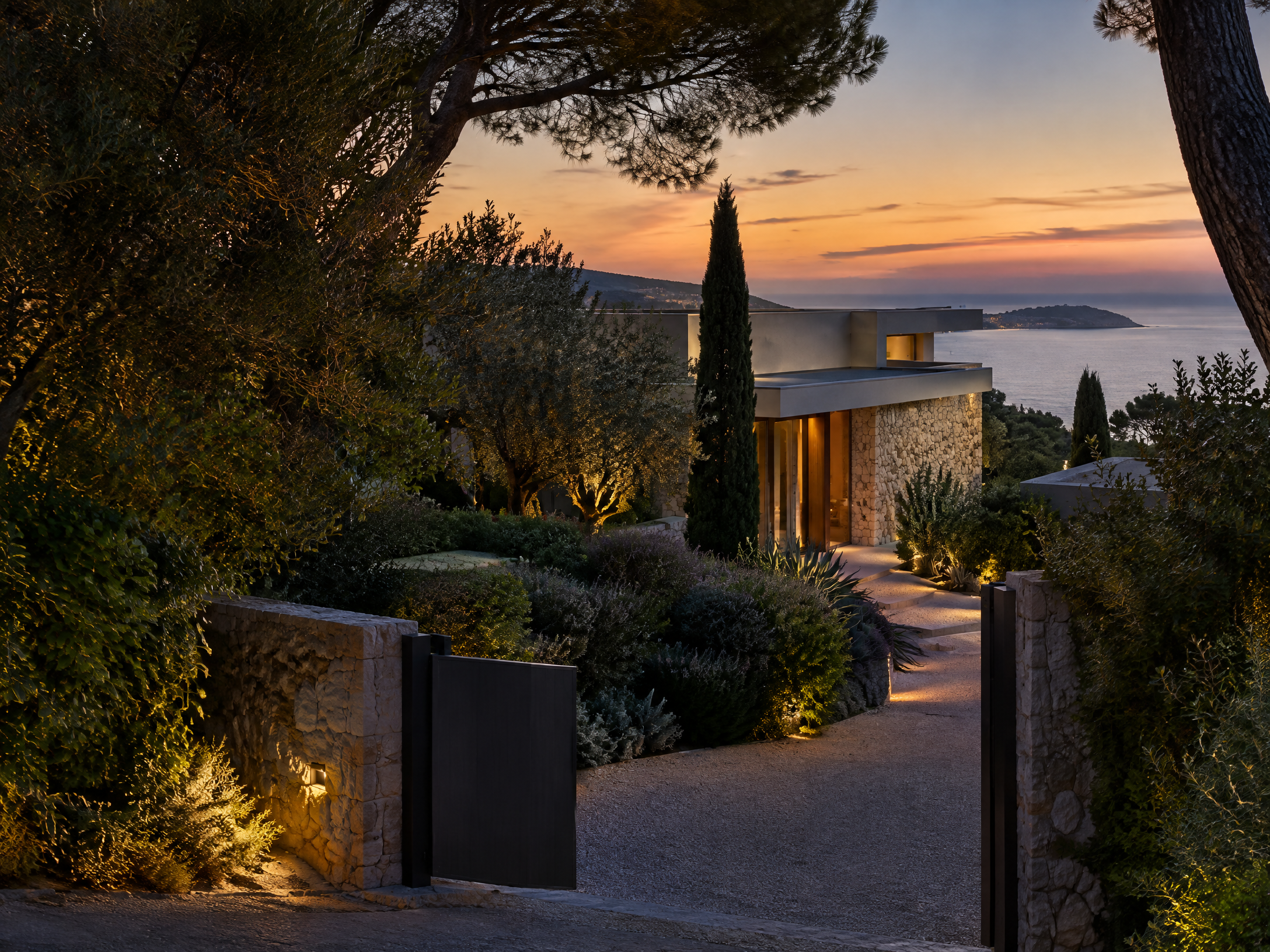 Vendre une Villa de Prestige en Circuit Privé : Discrétion, Positionnement et Qualification