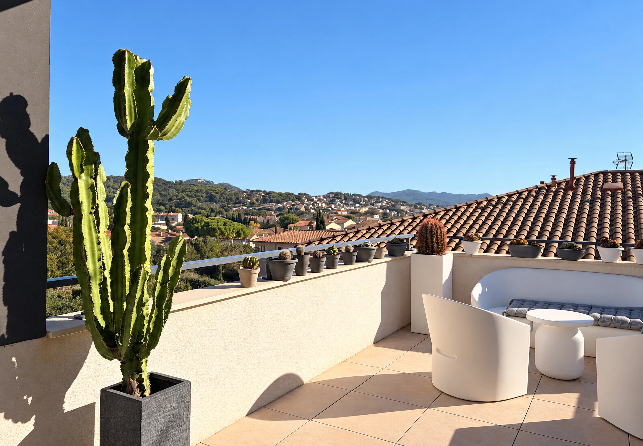 Appartement dernier étage · Trois terrasses — Sanary-sur-Mer · Centre-ville à pied · Aperçu mer et vue collines